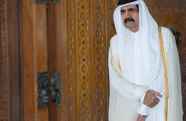 تابع خطاب “أبوعبيدة” خلال مباراة المنتخبين الإيراني والفلسطيني.. تفاعل على صورة أمير قطر السابق