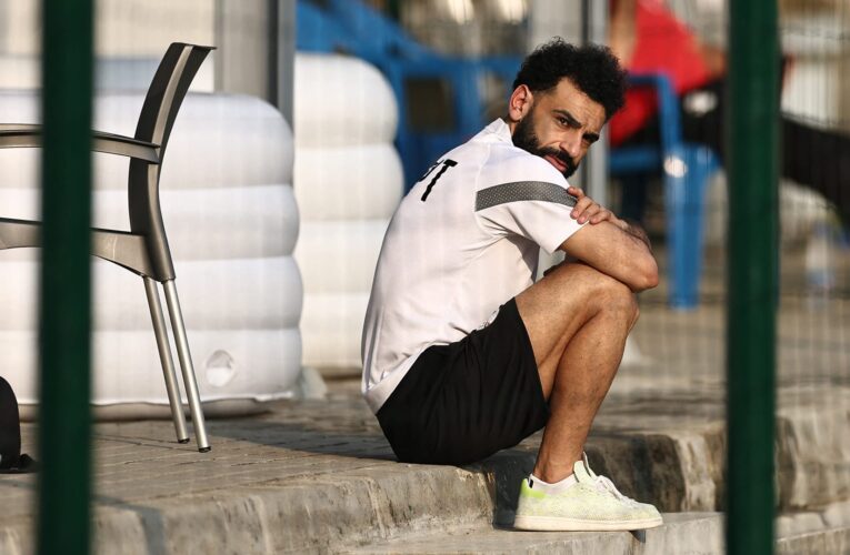 عودة محمد صلاح إلى ليفربول تُثير جدلا واسعا.. هكذا جاءت التعليقات