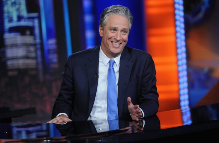بعد رحيله في 2015.. جون ستيوارت يعود إلى برنامج The Daily Show