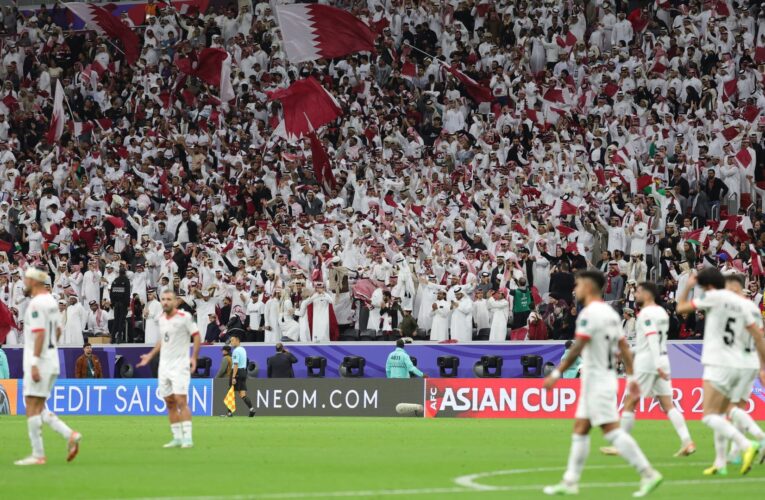 هذا ما فعلته الجماهير القطرية مع لاعبي المنتخب الفلسطيني بعد نهاية مشوارهم في كأس آسيا