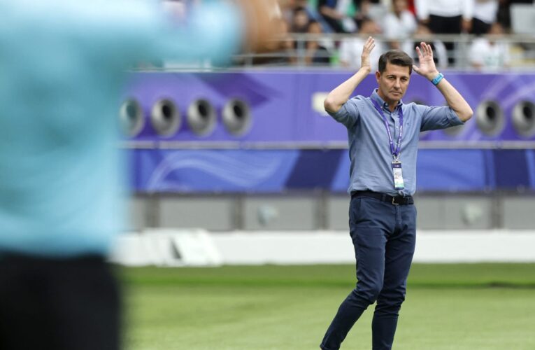 صحفيون ينفعلون على كاساس وينسحبون من مؤتمره الصحفي.. والاتحاد العراقي يصدر بياناً “شديد اللهجة”