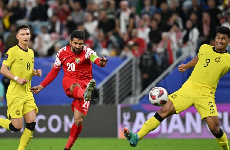 تداول فيديو لمشاجرة بين الدردور وعموتة.. ومنتخب الأردن يقرر استبعاد لاعبه من كأس آسيا