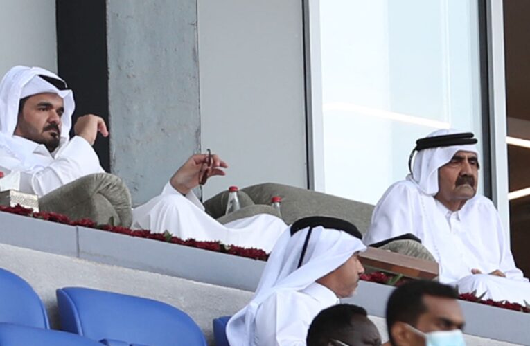 قطر.. تفاعل على لقطة الشيخ جوعان مع الأمير الوالد بمباراة المنتخب والشيخة مريم تعلق