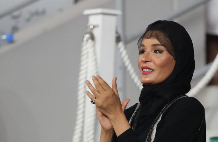 الشيخة موزا تهنىء المنتخب القطري بعد تتويجه بلقب كأس آسيا