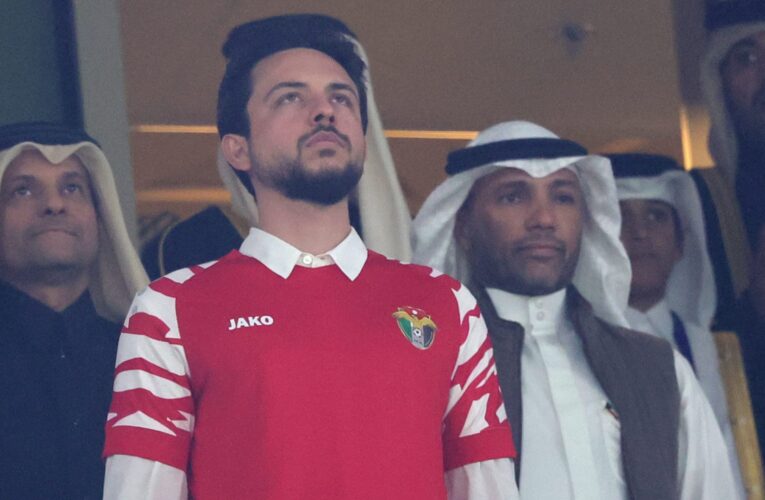 لقطات ولي العهد الأردني الأمير الحسين وتعليقه بعد خسارة الأردن أمام قطر بنهائي آسيا تثير تفاعلا