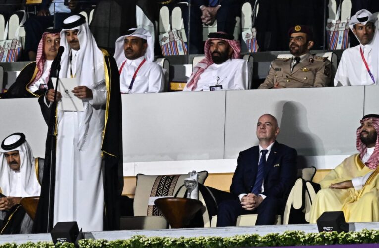 الملك سلمان وولي العهد السعودي يوجّهان رسالة لأمير قطر بعد فوز منتخب بلاده بلقب كأس آسيا