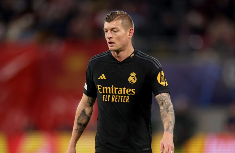 مدرب ريال مدريد يرفض نصيحة توني كروس بشأن مستقبله: “إنه ليس ابني”