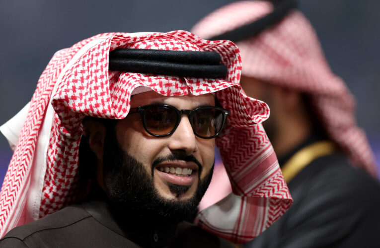 الأهلي والزمالك في نهائي كأس مصر.. عمرو أديب يُعلق على توقع تركي آل الشيخ بـ”سكور كبير” لـ”المارد الأحمر”