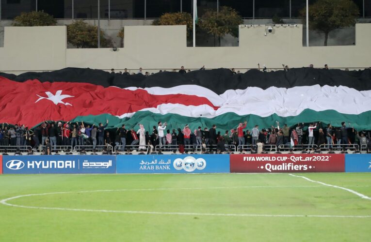 وفاة مشجع في مدرجات الملعب خلال مباراة بالدوري الأردني.. وأندية تنعيه