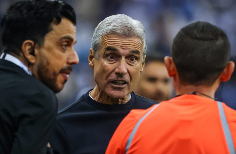 هل تعمّد لويس كاسترو “الإساءة” لنادي النصر؟ المدرب البرتغالي يرد: “هناك سوء فهم”