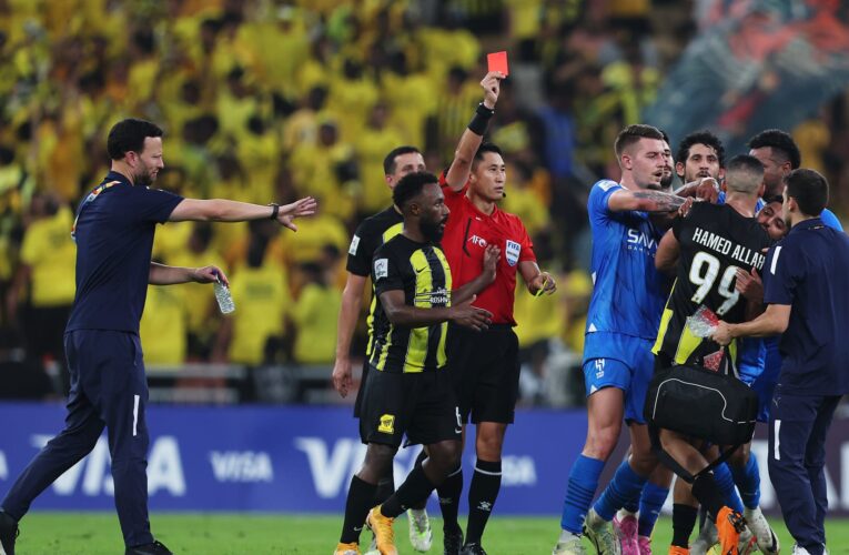 السعودية.. حمدالله يتشاجر مع علي البليهي خلال مباراة اتحاد جدة والهلال