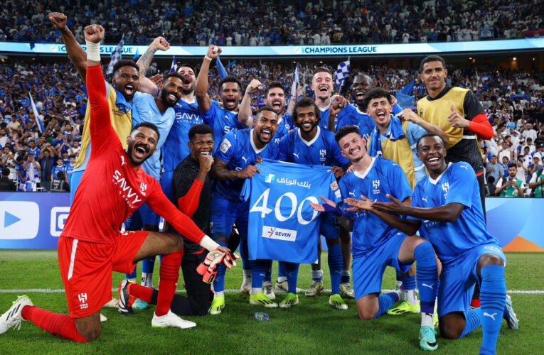 السعودية.. هكذا احتفل لاعبو الهلال بمناسبة وصول ياسر الشهراني للمباراة رقم 400 مع النادي