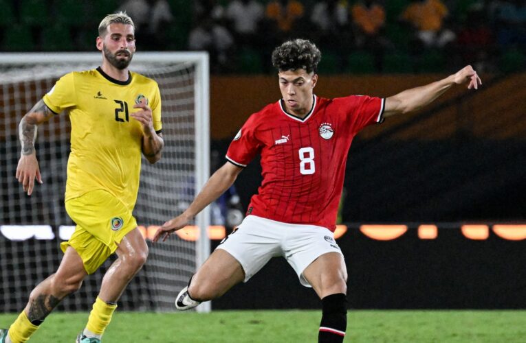 خرج من الملعب باكياً.. إصابة قوية لإمام عاشور والاتحاد المصري يكشف طبيعتها