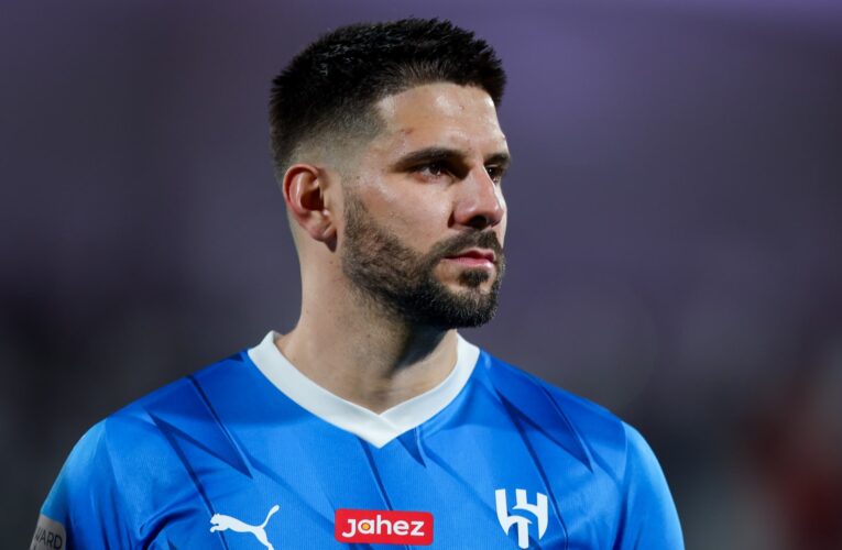 السعودية.. نادي الهلال يكشف طبيعة إصابة ألكساندر ميتروفيتش ومدة غيابه عن الملاعب