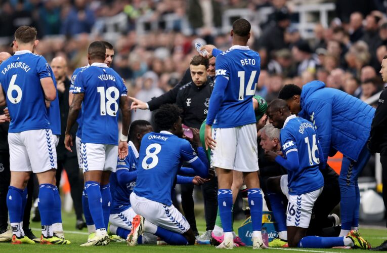 إيقاف مباراة نيوكاسل وإيفرتون في الدوري الإنجليزي حتى يكسر اللاعبون المسلمون صيامهم