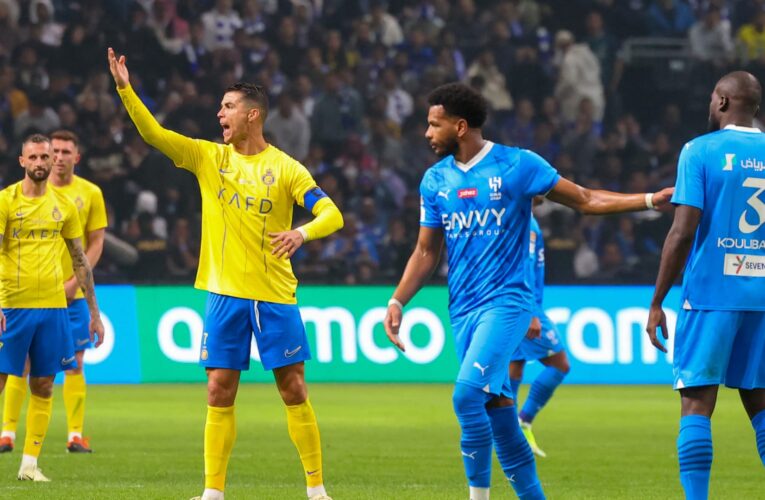 “قمة مرتقبة” بين الهلال والنصر في الإمارات.. برأيك من سيبلغ نهائي كأس السوبر السعودي؟