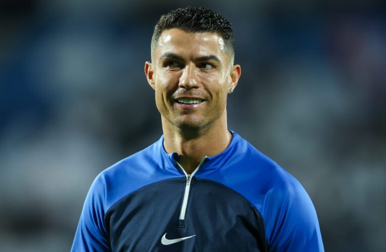 جماهير في الإمارات تطالب كريستيانو رونالدو بهذا الشيء.. والنجم البرتغالي يستجيب