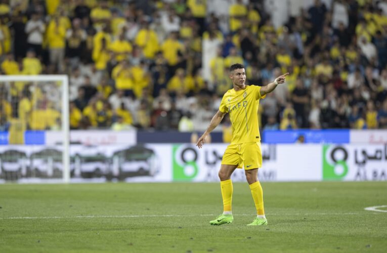 كريستيانو رونالدو يضرب علي البليهي.. ورد فعل النجم البرتغالي على طرده يثير تفاعلاً