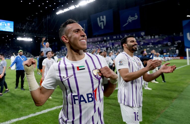 تصرف “لافت” من سفيان رحيمي مع مشجعي الهلال بعد خروج فريقهم من دوري أبطال آسيا