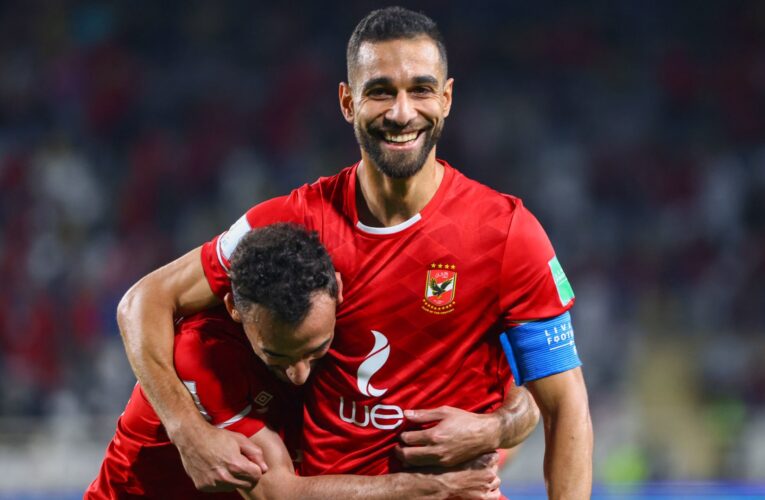 انتابه غضب عارم.. تداول فيديو رد فعل لاعب الأهلي عند استبداله أمام مازيمبي
