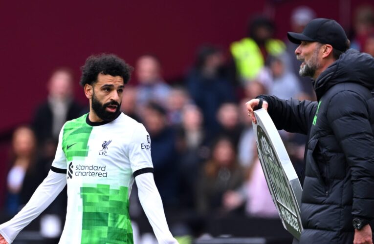 مشادة كلامية بين محمد صلاح ويورغن كلوب خلال مباراة بالدوري الإنجليزي
