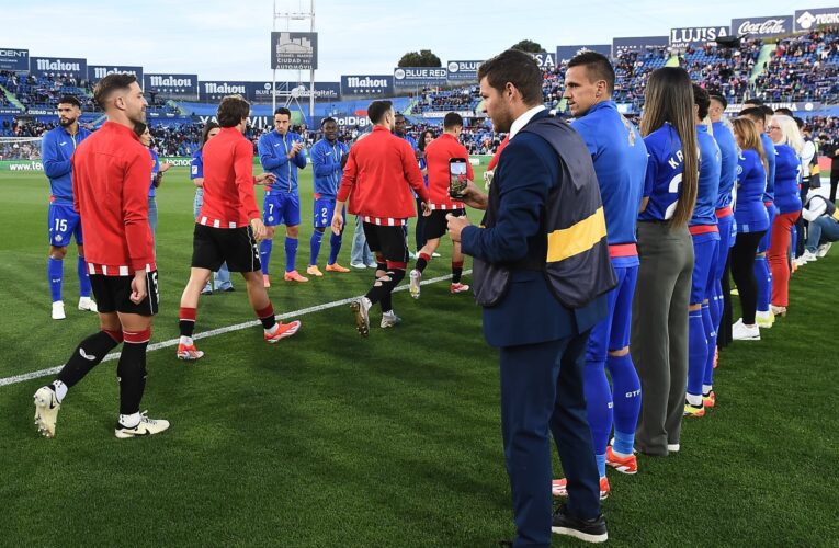 دخلوا بصحبة أمهاتهم إلى الملعب.. تصرف “لافت” من لاعبي نادي خيتافي يخطف الأنظار