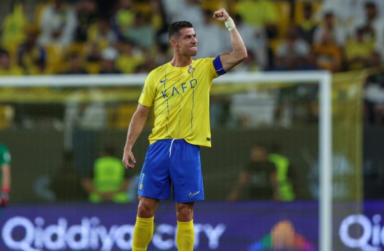 “لا أركض وراء الأرقام القياسية”.. هذا ما قاله رونالدو بعد تسجيله “هاتريك” أمام الوحدة