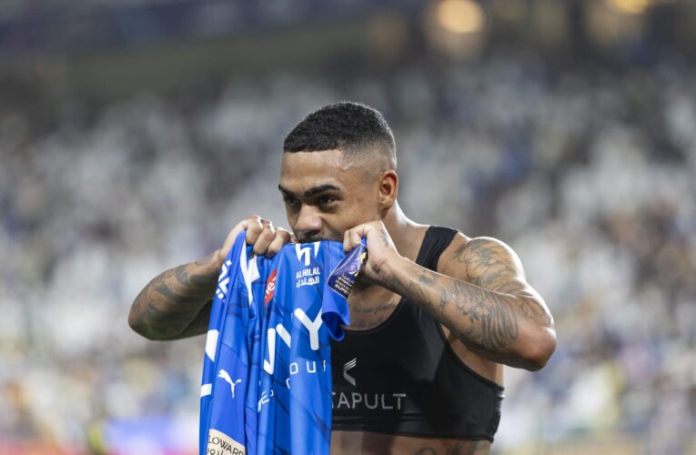 حمله على ظهره.. تفاعل مع لقطات لمدرب الهلال ومالكوم بعد الفوز على أهلي جدة