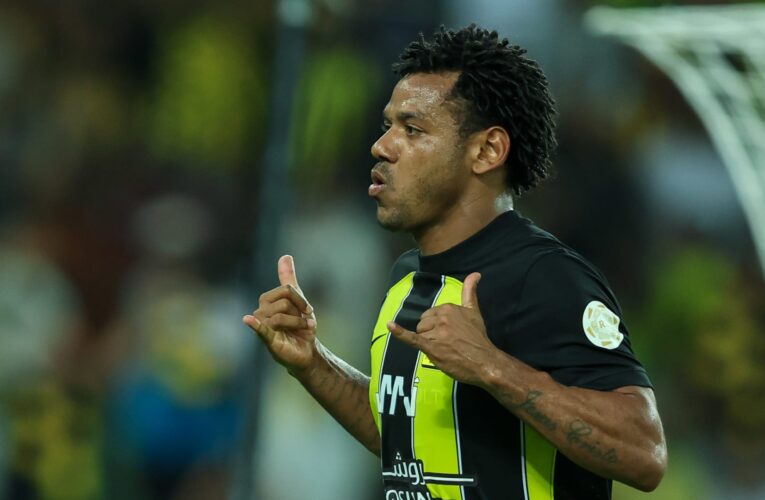 بكلمات مؤثرة.. رومارينيو يودّع جماهير نادي اتحاد جدة السعودي