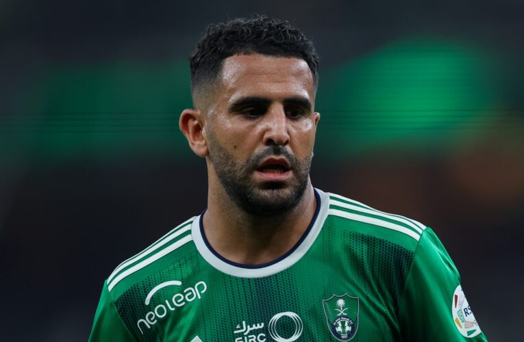 “أبدى امتعاضه”.. تداول فيديو لرد فعل رياض محرز بعد استبداله خلال مباراة الأهلي والشباب