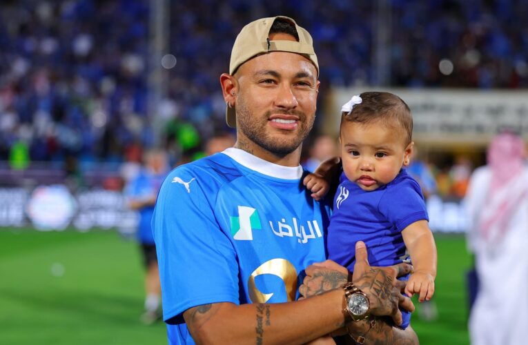 بحضور عائلته.. هكذا احتفل نيمار بفوز نادي الهلال بلقب الدوري السعودي