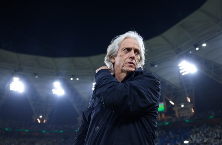 السعودية.. تصرف “لافت” من جورجي جيسوس مع مشجع بعد مباراة الهلال والنصر