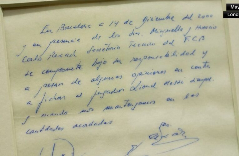 قصته “لا تقدر بثمن”.. “منديل” يتعلق بميسي يباع بما يقرب من مليون دولار