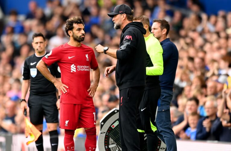 “العناق الأخير”.. لقطات وداع محمد صلاح ليورغن كلوب تخطف الأنظار