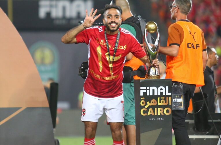 احتفالية “غرز العلم” من كهربا بعد الفوز باللقب الإفريقي تخطف الأنظار