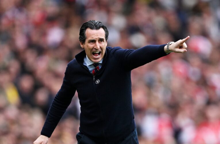 ناصف ساويرس يجدد عقد مدرب أستون فيلا.. وشقيقه نجيب يتفاعل