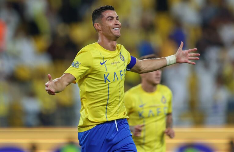 هكذأ هنأ رئيس الفيفا كريستيانو رونالدو بعد تسجيله لرقم قياسي في الدوري السعودي