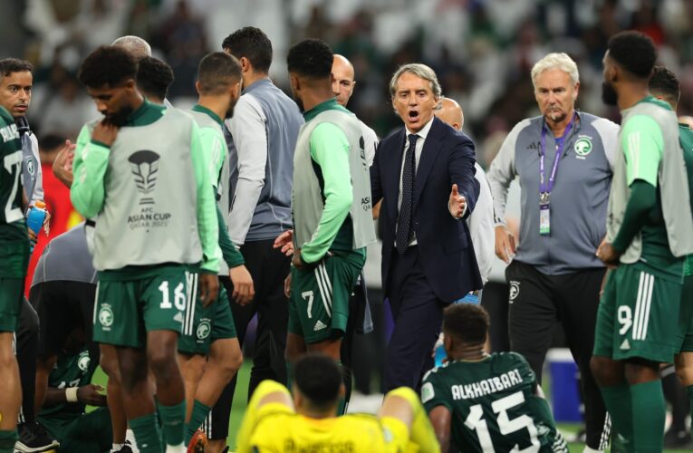 بعد إنهاء خلافهما.. تداول لقطات للاعب النصر ومانشيني في معسكر منتخب السعودية