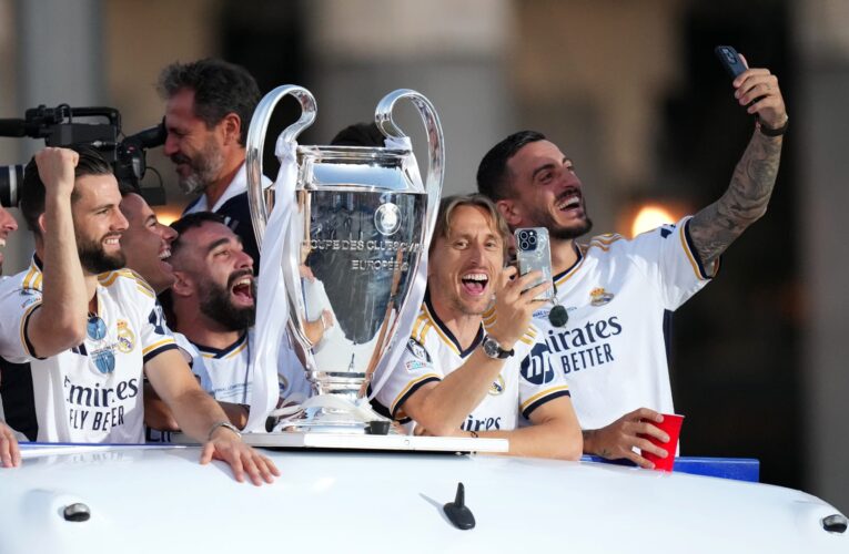 قدم لقب دوري أبطال أوروبا لوالده “الشرطي”.. كارفخال يثير تفاعلا