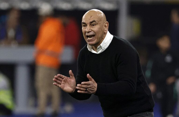 مدرب منتخب مصر يرد على منتقديه: “لا أستمع لكم”