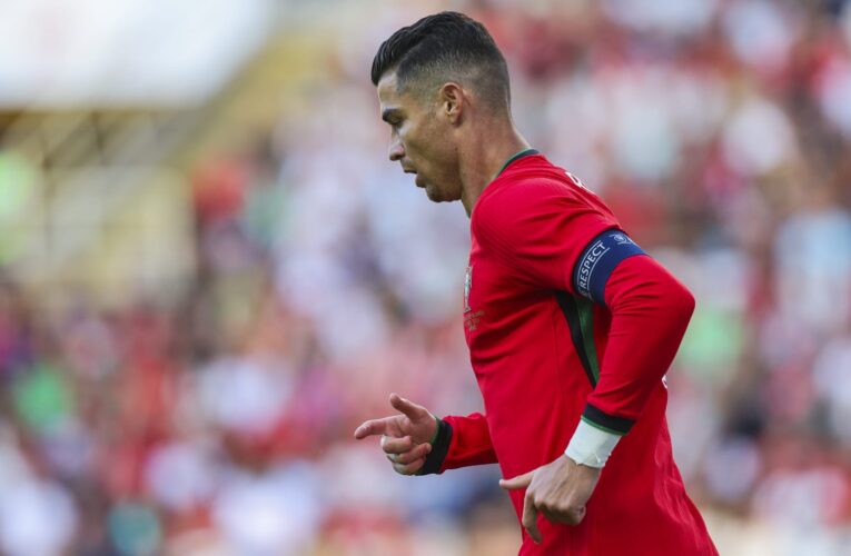 رونالدو يخطف الأنظار بهذا التصرف خلال مباراة البرتغال وأيرلندا