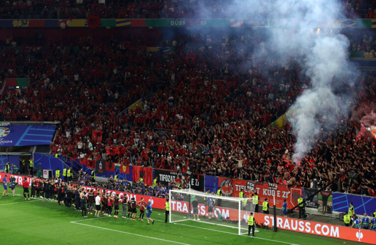 هذا ما فعله جمهور ألبانيا مع لاعبيهم بعد خروج منتخبهم من يورو 2024
