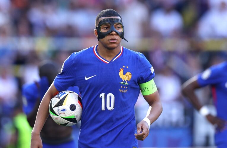هذا ما فعله جمهور فرنسا في أول ظهور لمبابي بالقناع خلال مباريات يورو 2024