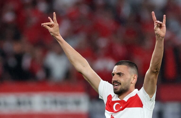 أداها لاعب تركي في مباراة النمسا.. تحية “الذئاب الرمادية” تثير أزمة بين تركيا وألمانيا
