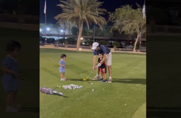شاهد.. أب سعودي يمارس الغولف مع طفليه بأجواء عائلية مميزة