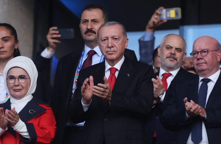 هذا ما فعله أردوغان بعد إقصاء منتخب تركيا من يورو 2024