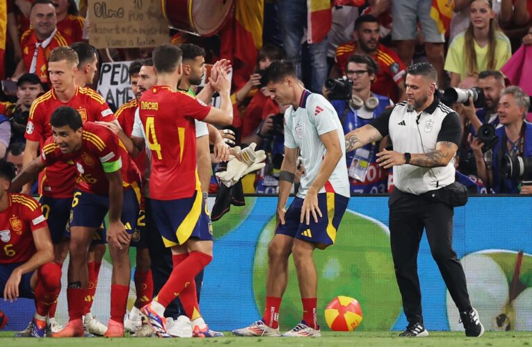 يورو 2024: رجل أمن يلحق الإصابة بلاعب منتخب إسبانيا.. هذا ما حدث بينهما