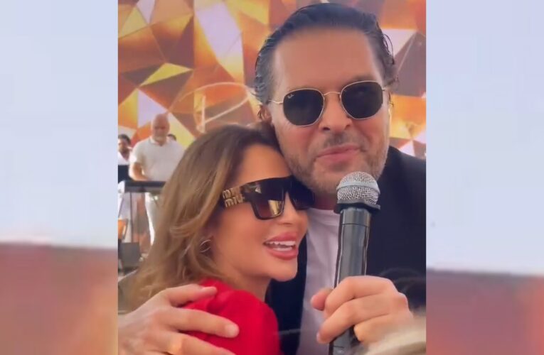 غنى لها واحتضنها أمام الجميع.. راغب علامة في فيديو رومانسي مع زوجته من إحدى حفلاته