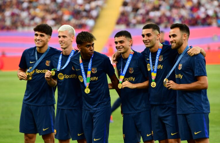 برشلونة يكرم لاعبيه الفائزين بلقب بطولة اليورو وذهبية أولمبياد باريس