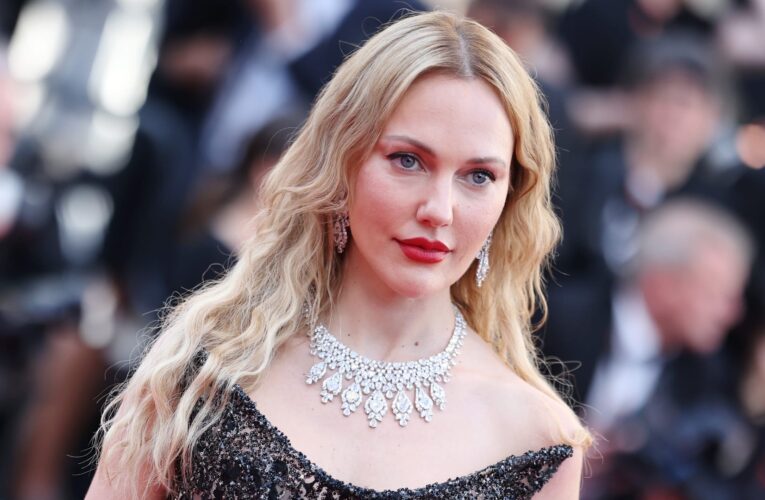 شاهد.. مريم أوزرلي تحتفل بعيد ميلادها بطريقة طريفة